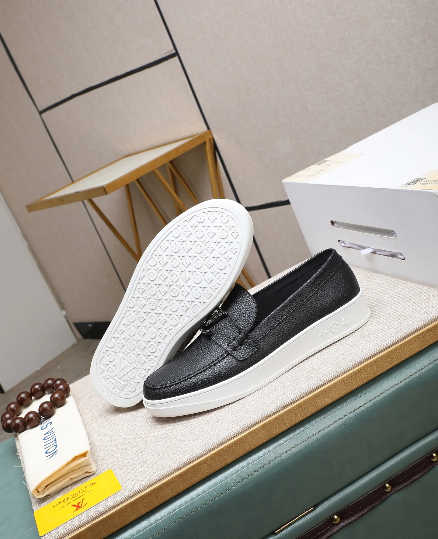 Men's shoes 💰440 📛📛【LOUIS VUITTON】Louis Vuitton official website synchronized new products 👟Milan fashion catwalk style 🇰🇾🇰🇾LV family logo, celebrity style, a must-have for fashionistas ⚠️First-layer calfskin ➕Genuine leather lining ➕Official website original version special outsole 👞Number 38-44